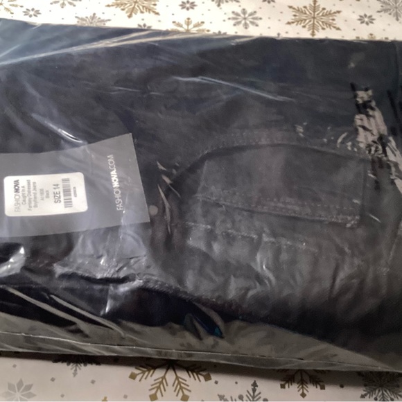 Fashion Nova Distressed Jeans Slim Fit ( 14 ) - Picture 3 of 4